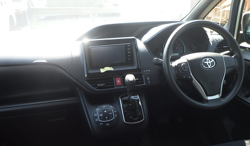 
								Toyota Voxy full									