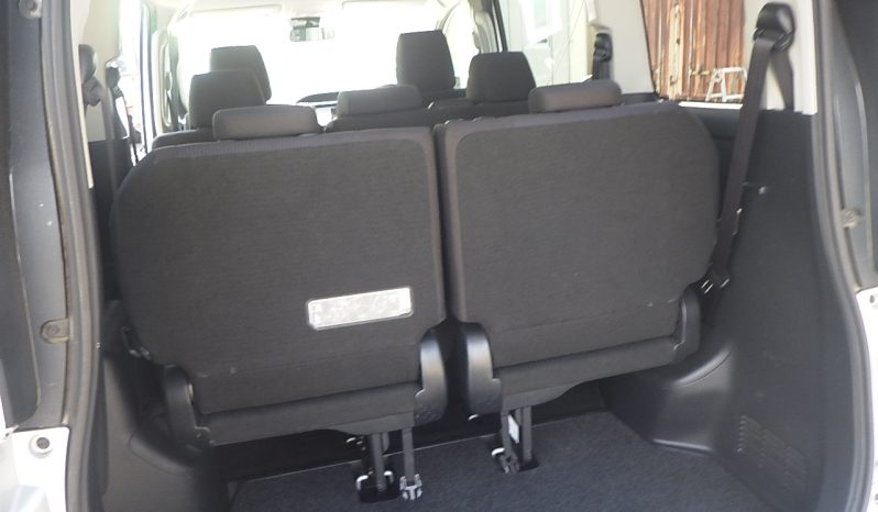 
								Toyota Voxy full									