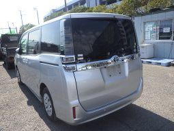 
										Toyota Voxy full									