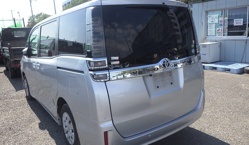 
								Toyota Voxy full									