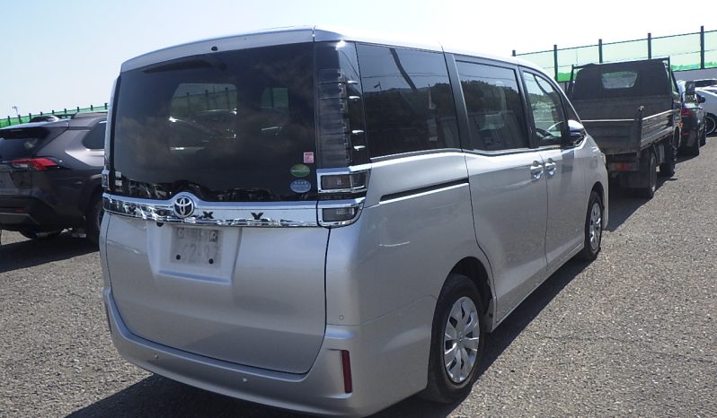 
								Toyota Voxy full									