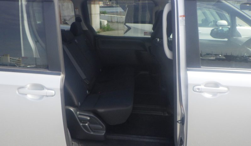 
								Toyota Noah full									