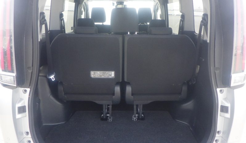 
								Toyota Noah full									