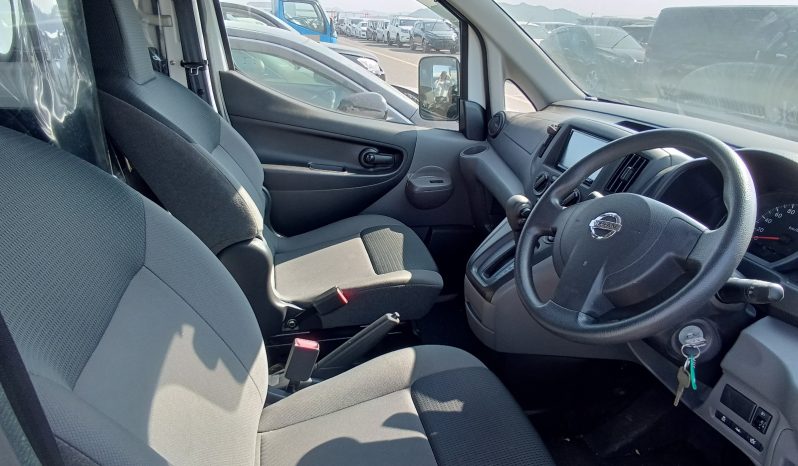 
								Nissan NV200 Vanette full									