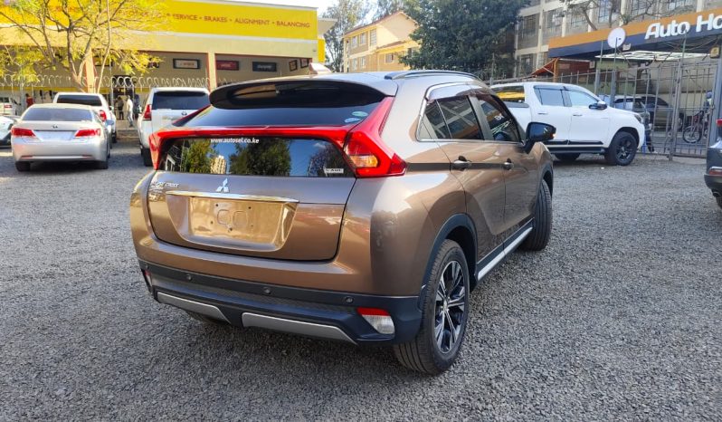 
								Mitsubishi Eclipse Cross full									