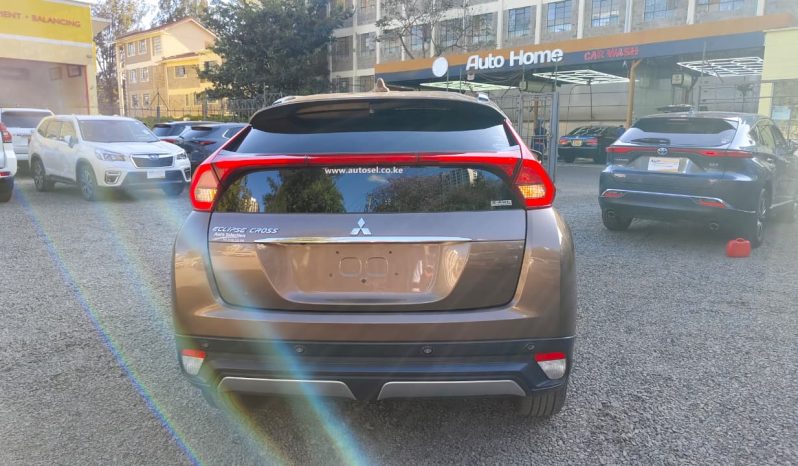 
								Mitsubishi Eclipse Cross full									