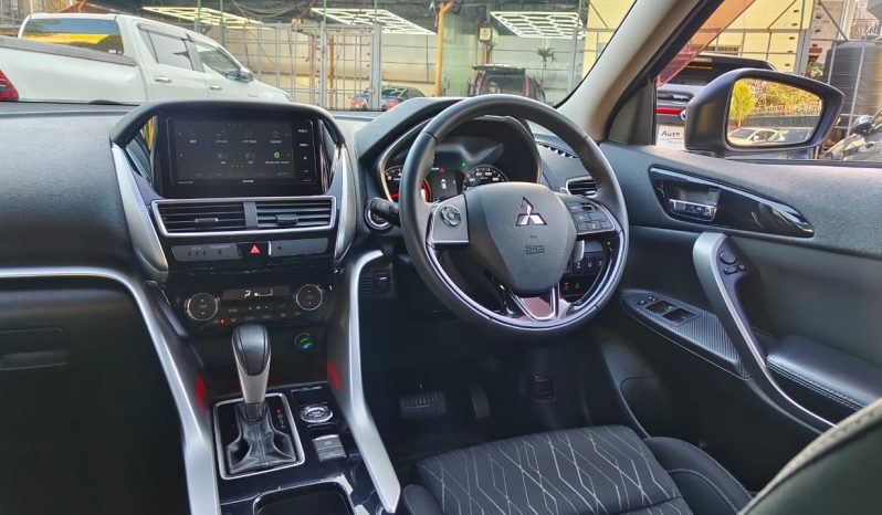 
								Mitsubishi Eclipse Cross full									
