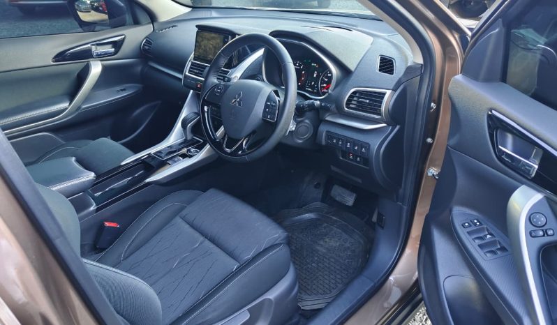 
								Mitsubishi Eclipse Cross full									