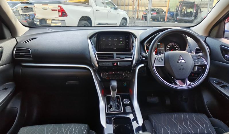 
								Mitsubishi Eclipse Cross full									