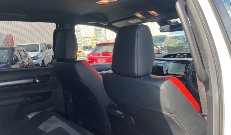 
								Toyota Hilux full									