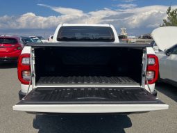 
										Toyota Hilux full									