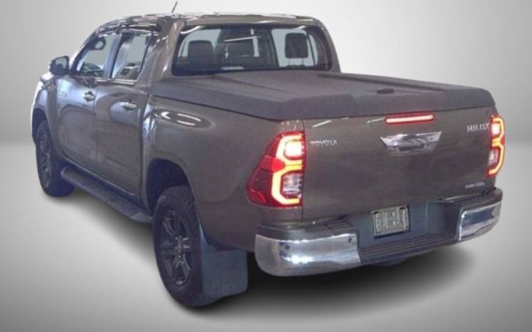 
								Toyota Hilux full									