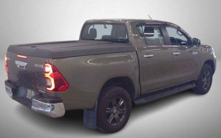 
								Toyota Hilux full									