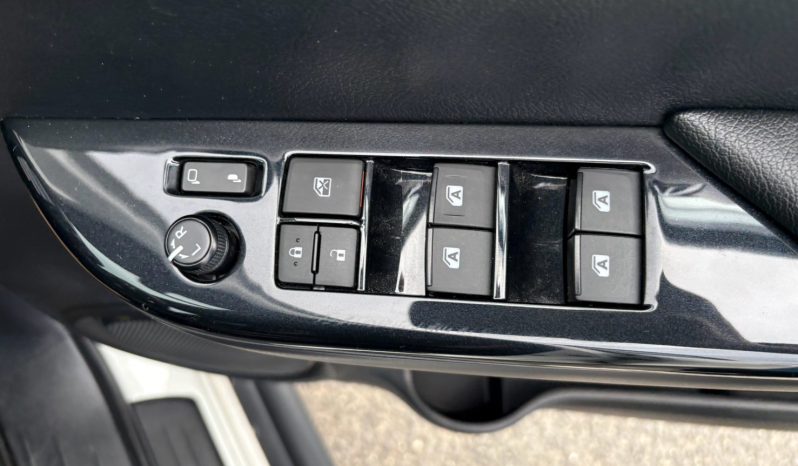 
								Toyota Hilux full									