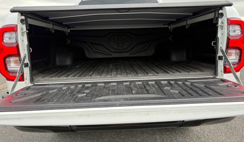 
								Toyota Hilux full									