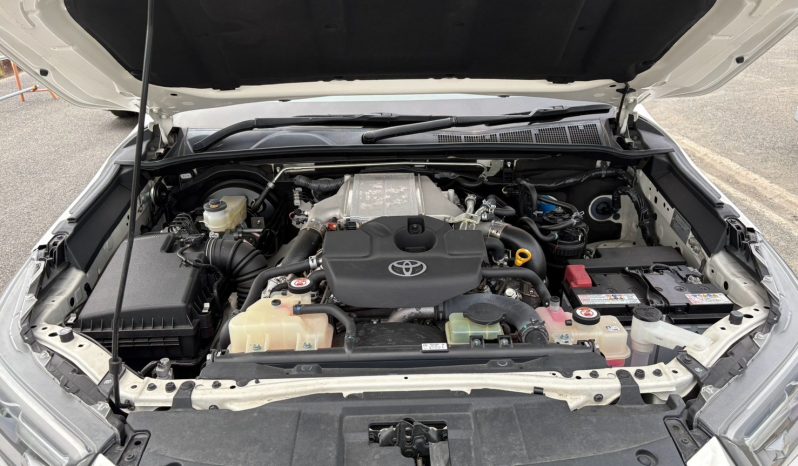 
								Toyota Hilux full									