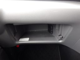
										Nissan NV200 Vanette full									