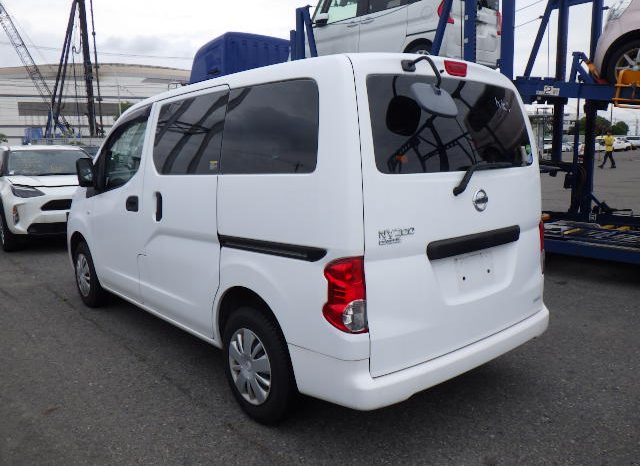 
								Nissan NV200 Vanette full									