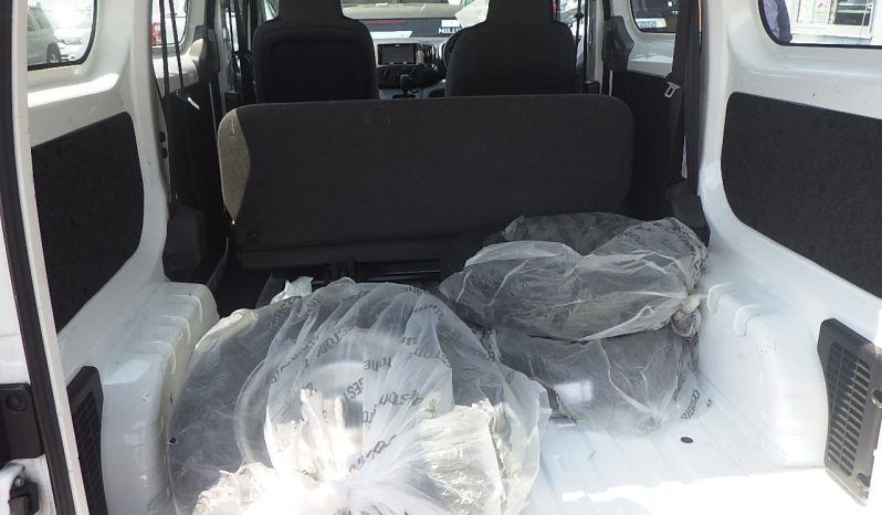 
								Nissan NV200 Vanette full									
