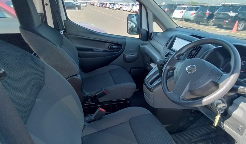
								Nissan NV200 Vanette full									