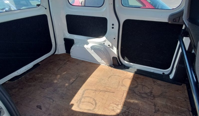 
								Nissan NV200 Vanette full									