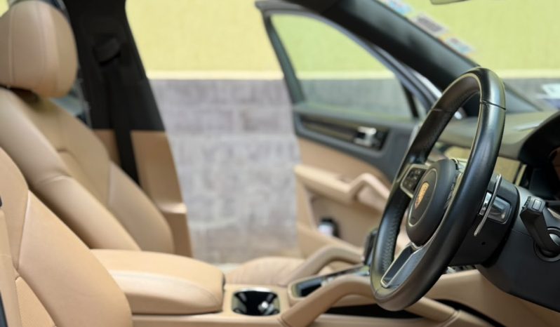 
								Porsche Cayenne full									
