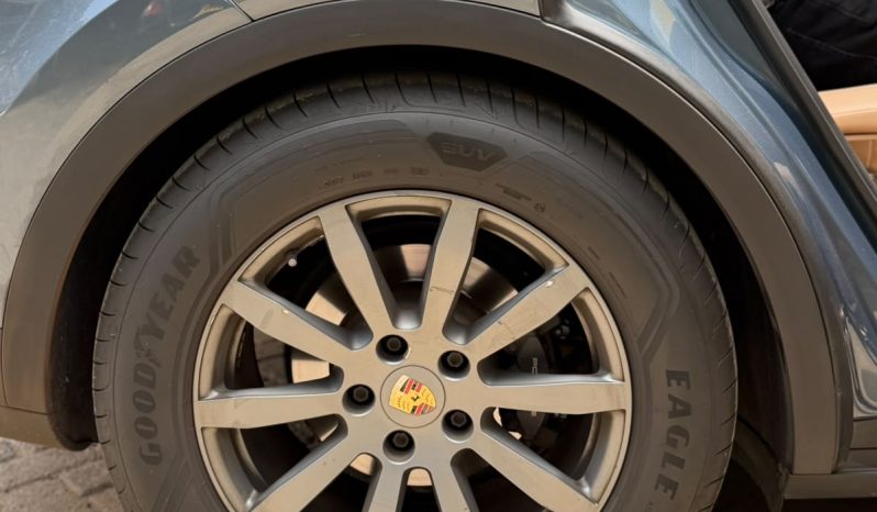
								Porsche Cayenne full									