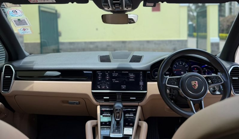 
								Porsche Cayenne full									