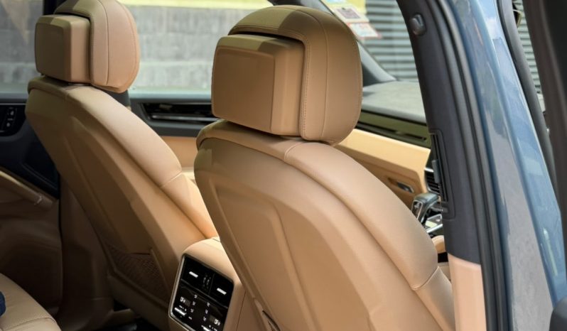 
								Porsche Cayenne full									